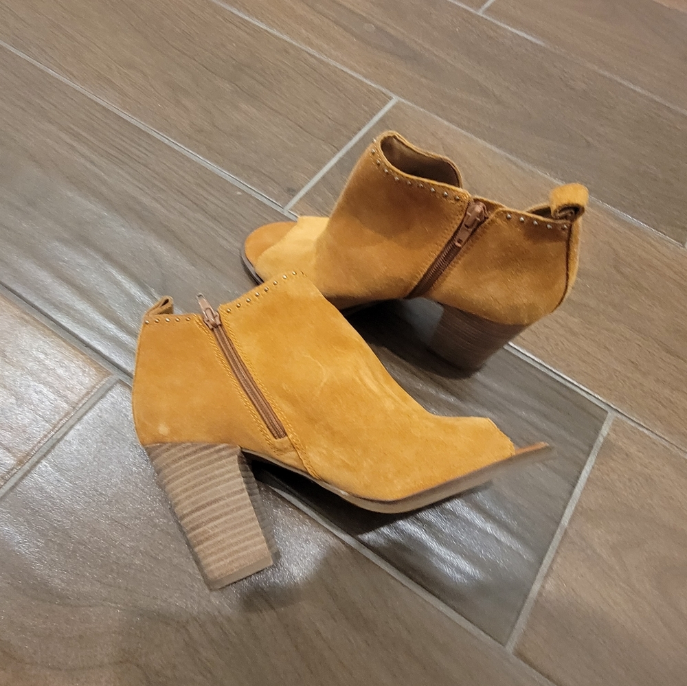 Lucky Brand Tan Lotisha Booties (9.5)